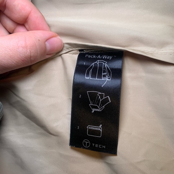 Tumi Men’s Rain Jacket Size XL Beige Color - Picture 11 of 16